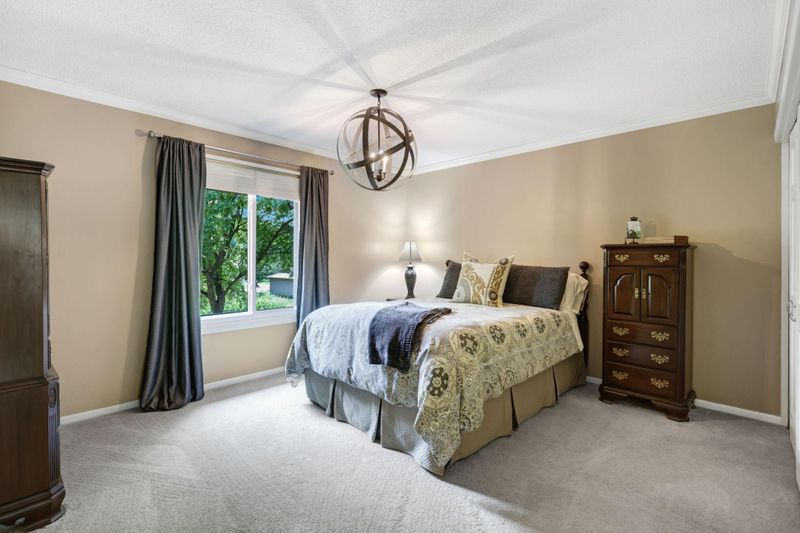 9506 Garrison Way, Eden Prairie, MN 55347