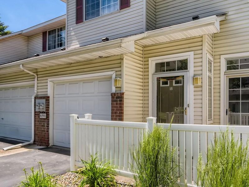 8591 Cortland Rd, Eden Prairie, MN 55344