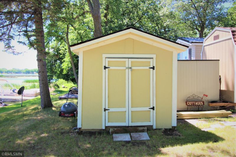 2024 Clearwater Forest Dr, South Haven, MN 55382