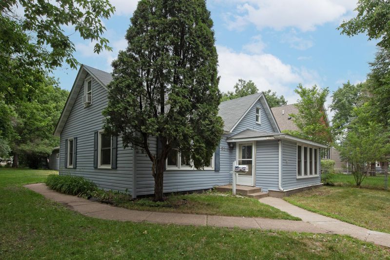 5215 N 6th St, Minneapolis, MN 55430
