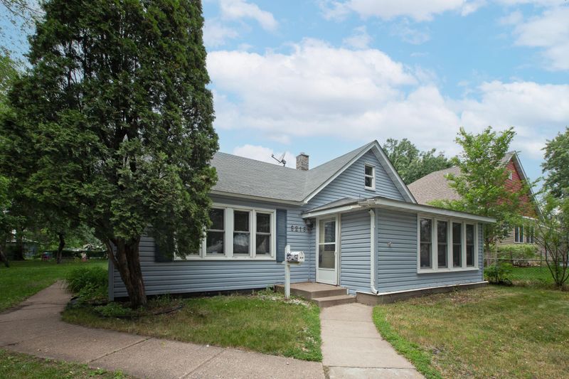 5215 N 6th St, Minneapolis, MN 55430