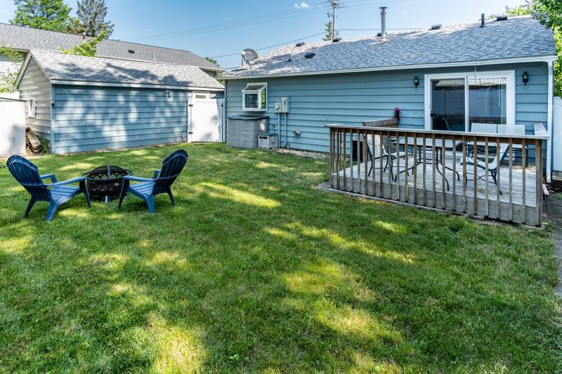 5081 Shoreline Dr, Mound, MN 55364