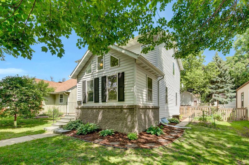 462 Brimhall St, Saint Paul, MN 55105