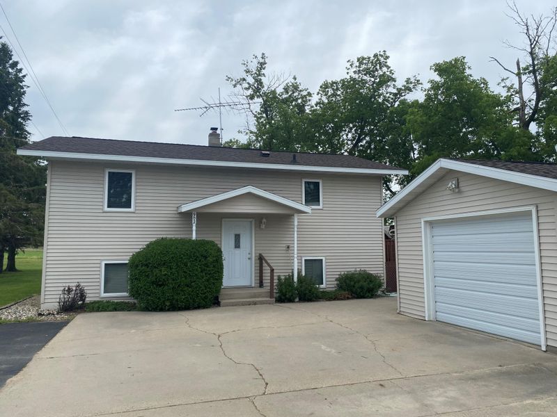 902 4th Ave E, Hewitt, MN 56453