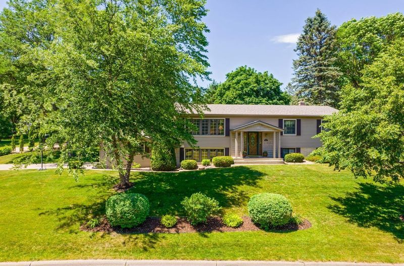 2629 Riviera Dr N, White Bear Lake, MN 55110