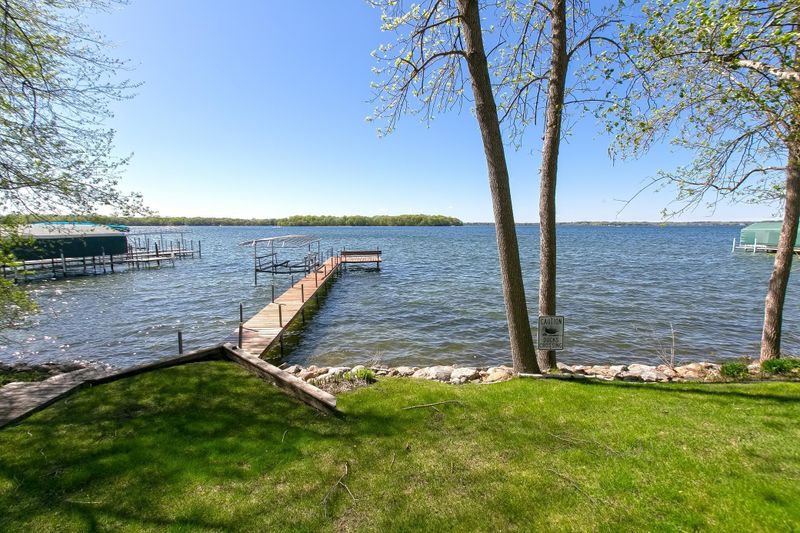 20590 Park Pl, Excelsior, MN 55331