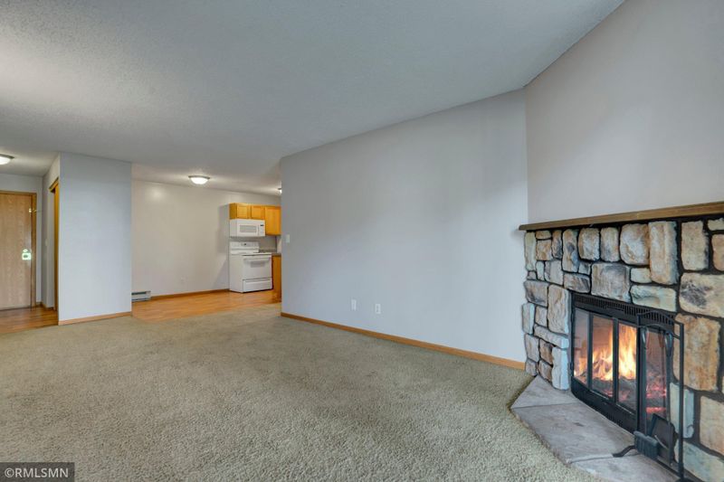 14182 Pennock Ave #114, Apple Valley, MN 55124