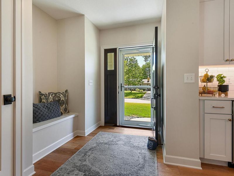 6132 Beard Pl, Edina, MN 55410