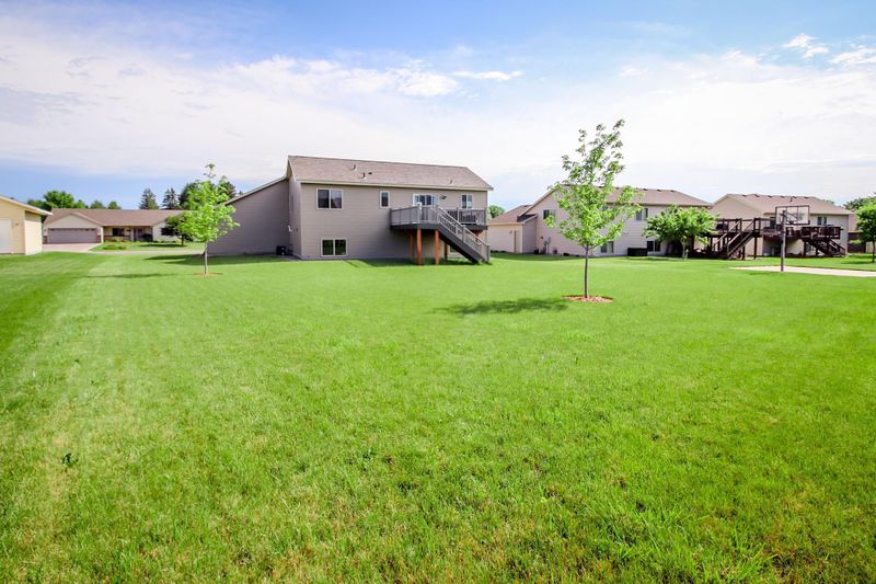 1230 Stonebrook Dr, Albany, MN 56307