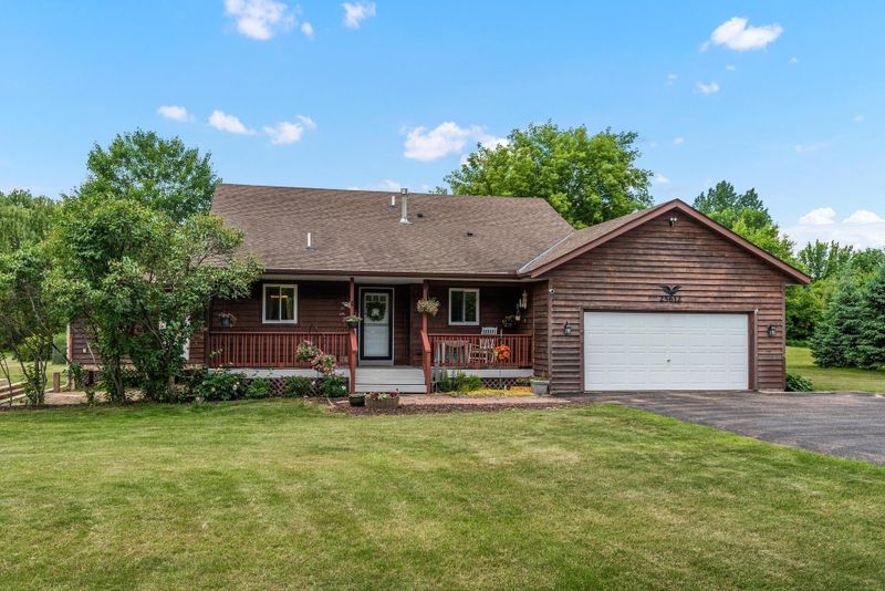 25612 Iris Ave, Chisago City, MN 55013