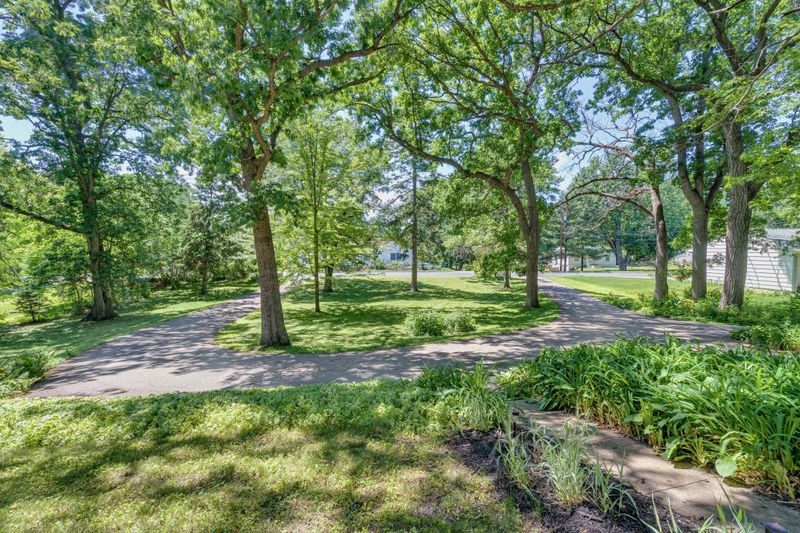 200 Jersey Ave N, Golden Valley, MN 55427