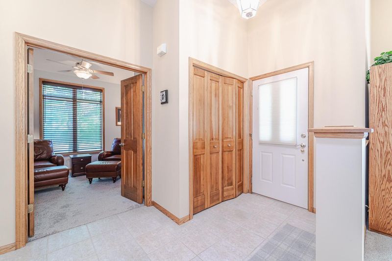 1435 Summit Shores Dr, Burnsville, MN 55306