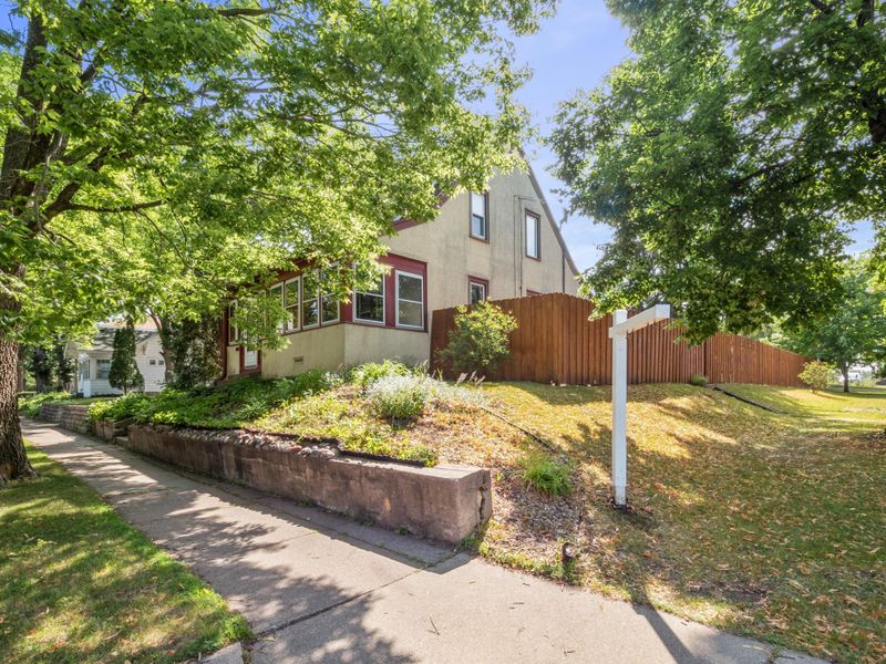 1698 Race St, Saint Paul, MN 55116