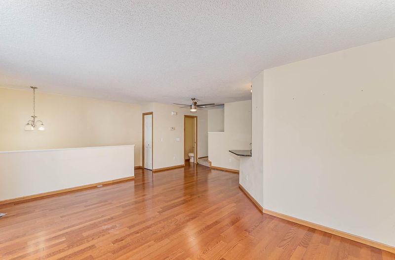 1859 E 122nd St, Burnsville, MN 55337