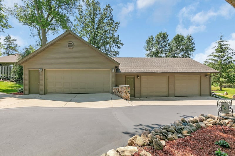 29792 Arden Dr, Grey Eagle, MN 56336