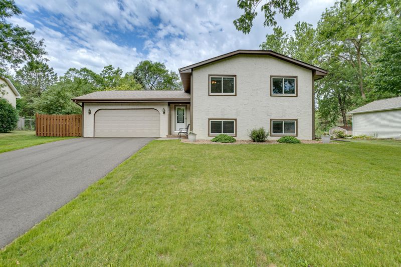 6585 Chesshire Ln N, Maple Grove, MN 55311