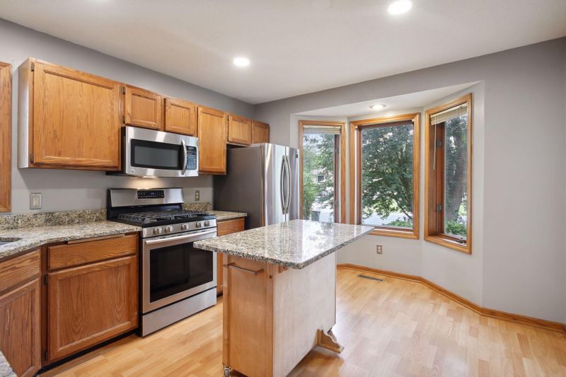 1882 Bear Path Trl, Eagan, MN 55122
