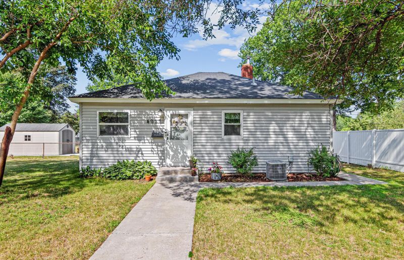 4927 Thomas Ave N, Minneapolis, MN 55430