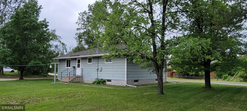 1406 E Conan St, Ely, MN 55731
