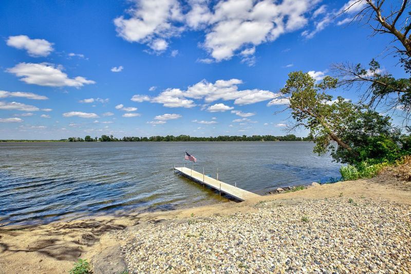 11 W Clear Lake Dr, Ceylon, MN 56121