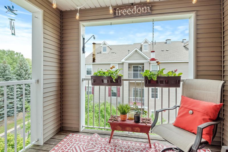 12761 Collegeview Dr #303, Eden Prairie, MN 55347