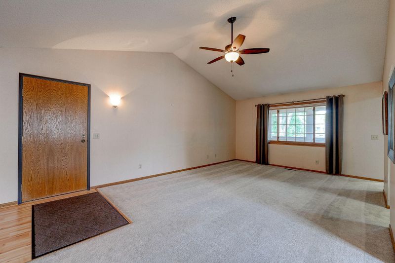 4100 3rd St NE #202, Columbia Heights, MN 55421