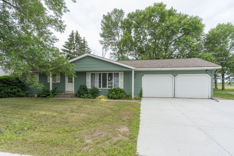470 N Park Ave, Le Center, MN 56057
