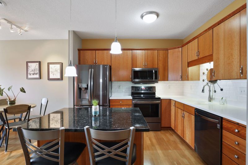 301 Oak Grove St #406, Minneapolis, MN 55403