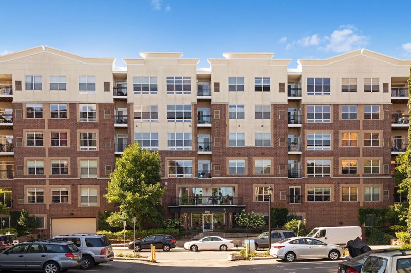 301 Oak Grove St #406, Minneapolis, MN 55403