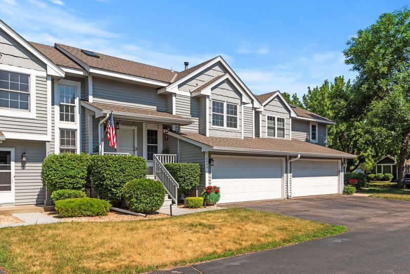 8060 Curtis Ln, Eden Prairie, MN 55347