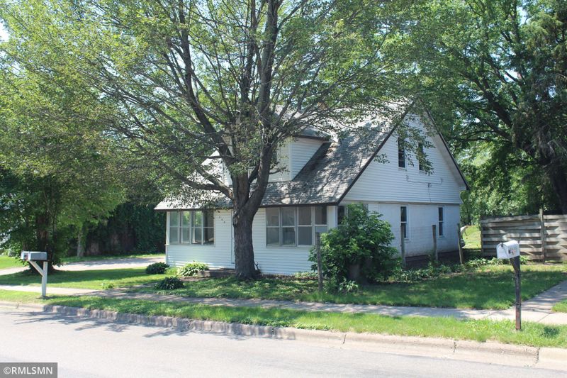 240 3rd Ave NW, Milaca, MN 56353