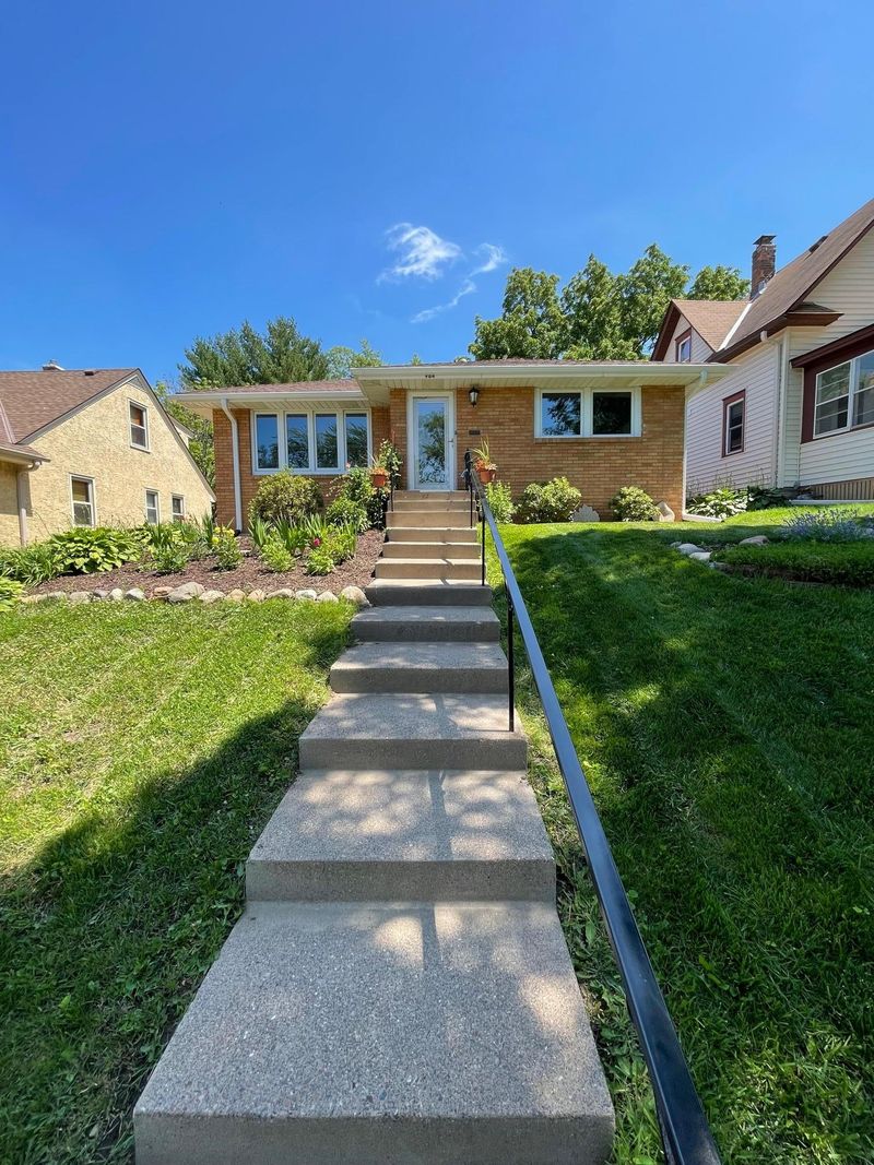 984 Bellows St, West Saint Paul, MN 55118