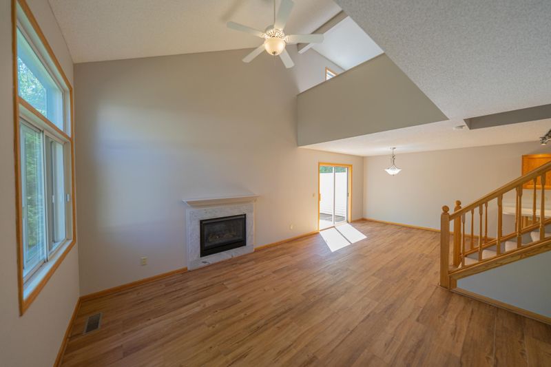 7048 49th St N, Oakdale, MN 55128