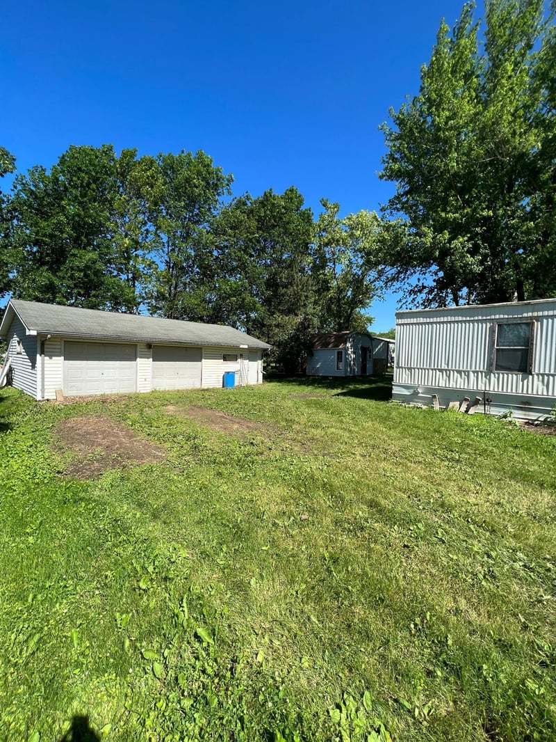 555 4th Ave NE, Mazeppa, MN 55956