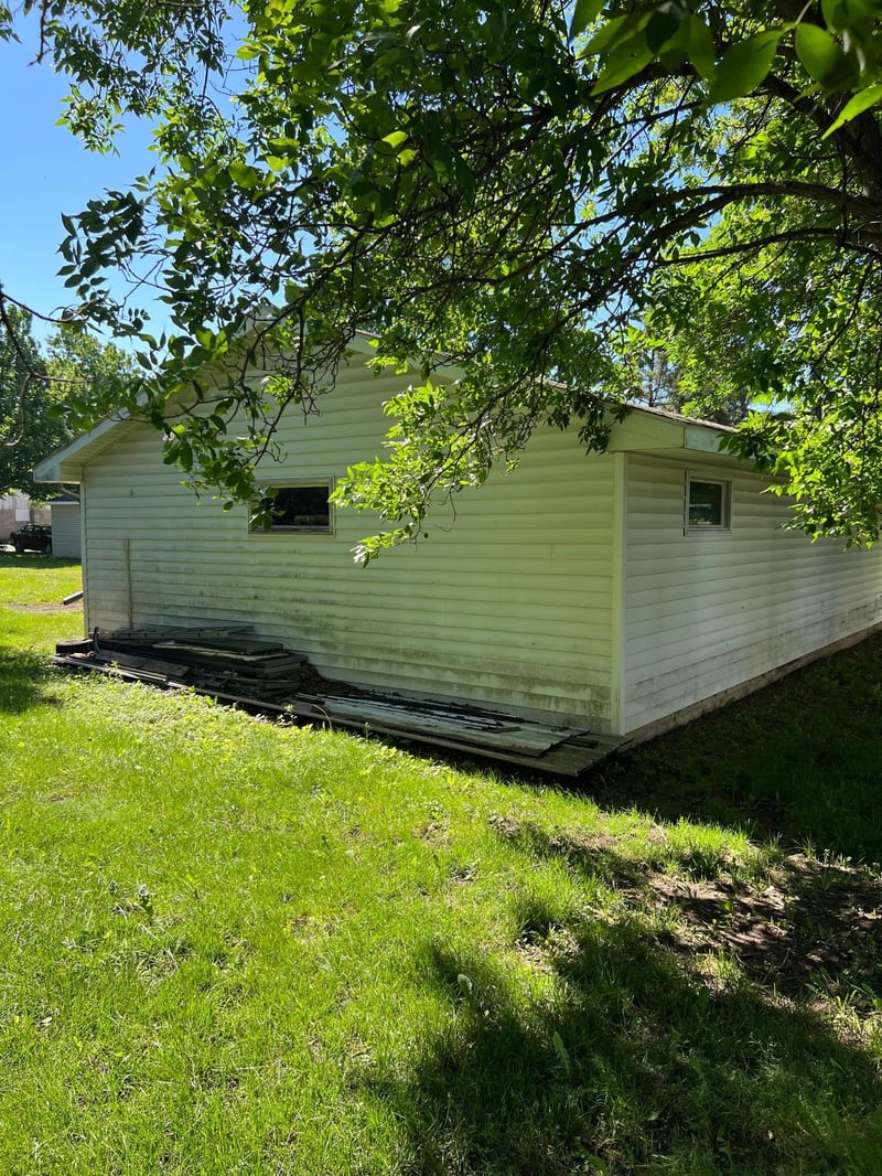 555 4th Ave NE, Mazeppa, MN 55956