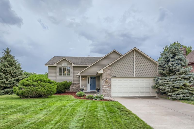 3528 Tara Ln, Woodbury, MN 55125