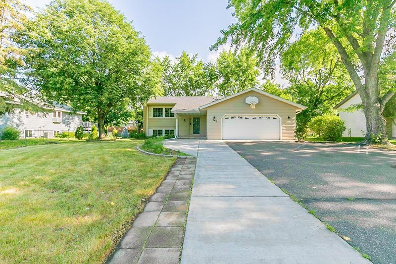 843 95th Ln NE, Blaine, MN 55434