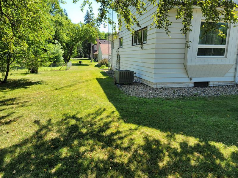 793 3rd Ave SW, Wells, MN 56097