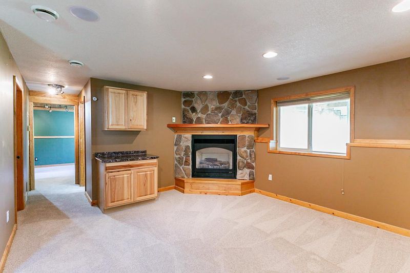 9096 Oriole Ln, Monticello, MN 55362