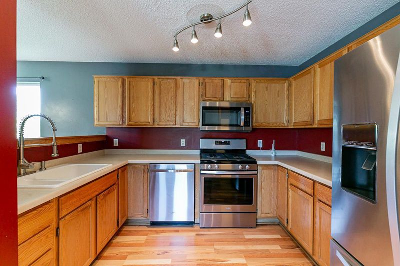 9096 Oriole Ln, Monticello, MN 55362
