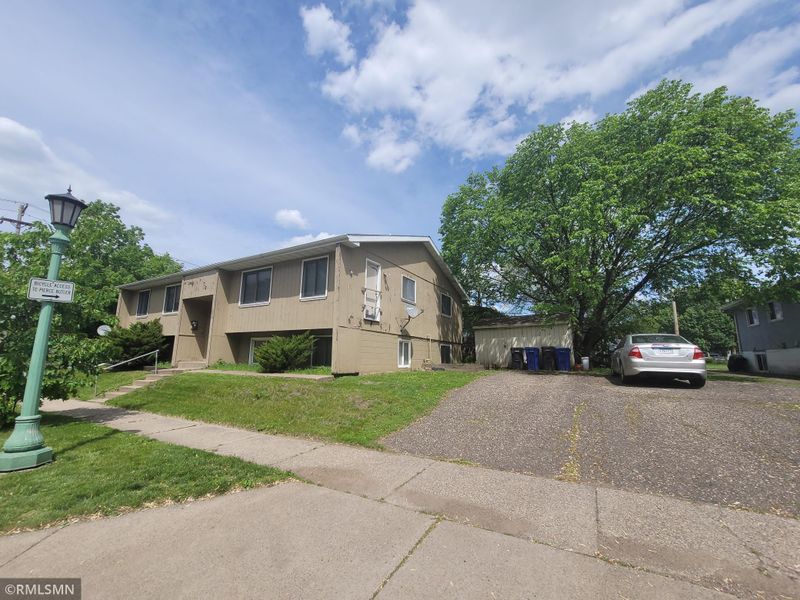 870 Albert St N, Saint Paul, MN 55104