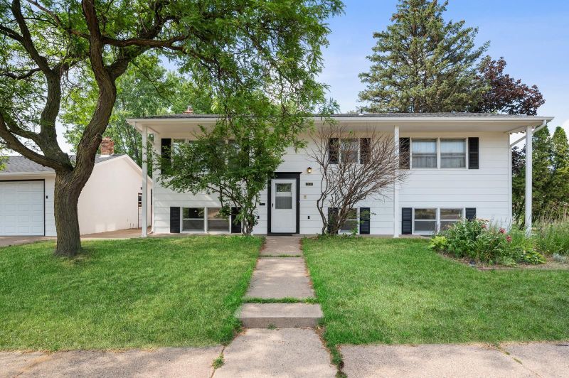 2057 Upper Afton Rd E, Saint Paul, MN 55119