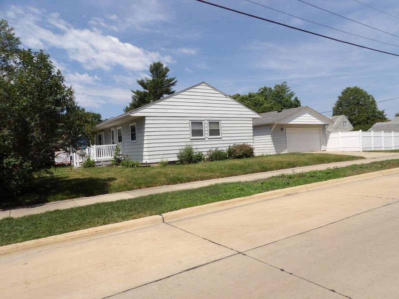 1921 2nd Ave SE, Austin, MN 55912