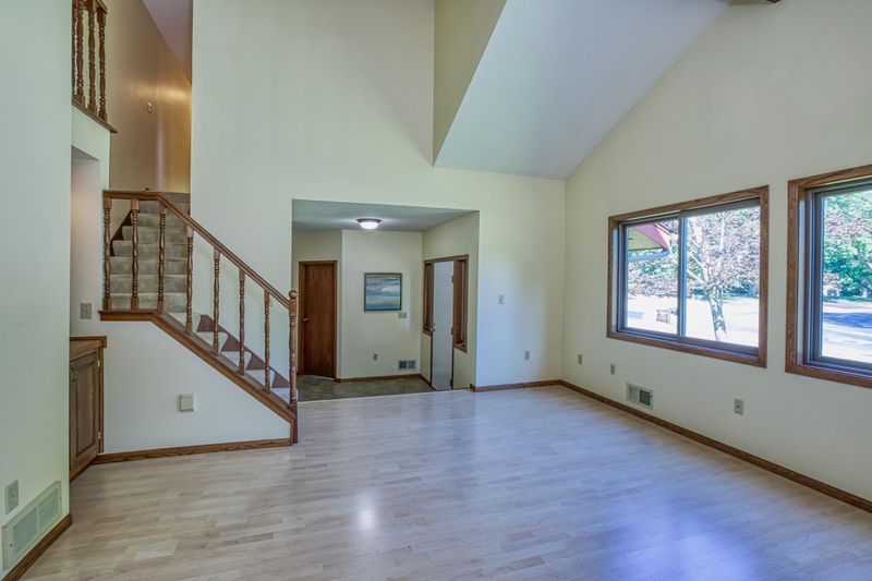 9011 151st St W, Prior Lake, MN 55372