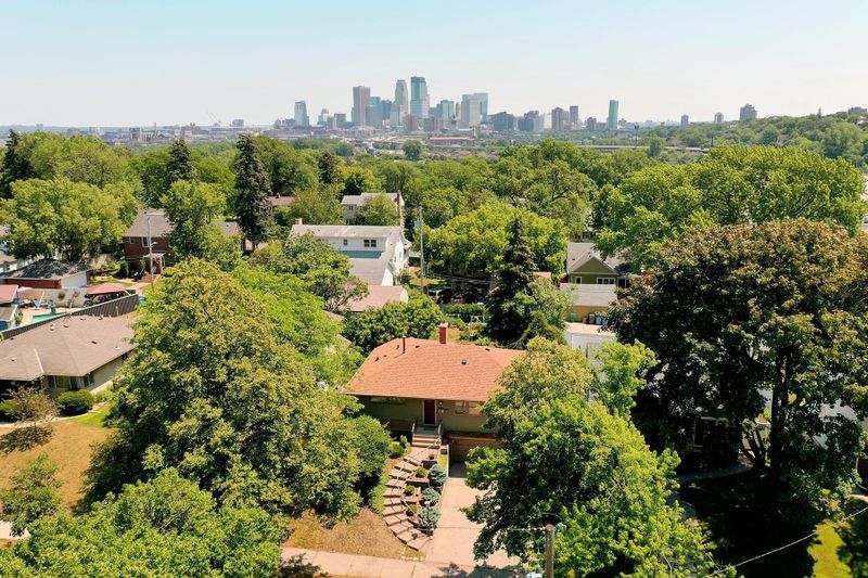 615 Russell Ave S, Minneapolis, MN 55405