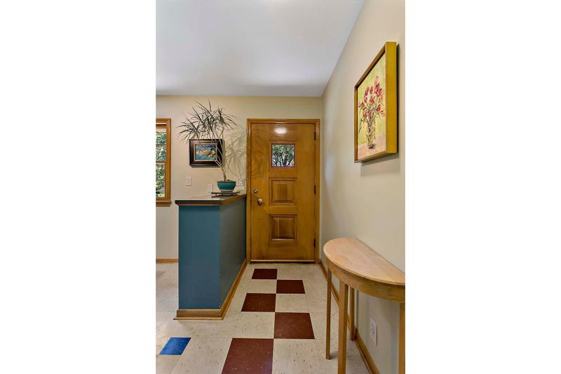 615 Russell Ave S, Minneapolis, MN 55405