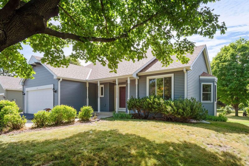 271 Hidden Ln, Chanhassen, MN 55317