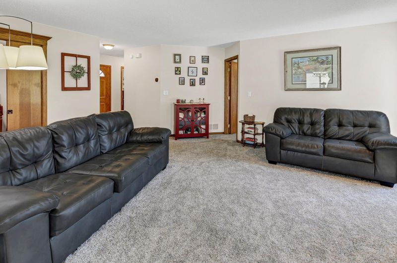 80 Willow Creek Dr, Waite Park, MN 56387