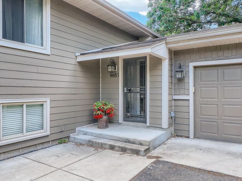 9681 Clark Cir, Eden Prairie, MN 55347