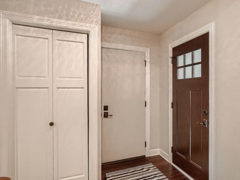 9681 Clark Cir, Eden Prairie, MN 55347